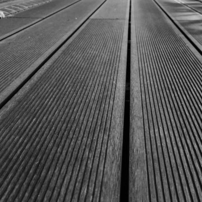 Ein guter Preis. Sicherheit WPC Decking Panel Low-Wartung Anti-Rutsch Verbunddecking Board Online