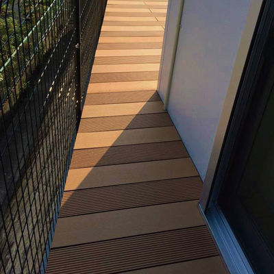 Ein guter Preis. WPC Eco Composite Deck Boards Panel Feuerfest 20+ Jahre Langlebigkeit Online