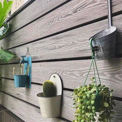 Ein guter Preis. Außen 3D-Verbunddecking Drei-Schicht Hohl WPC Decking Profil Online