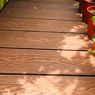 Ein guter Preis. Außengarten 3D-Verbunddeckbrett Hohles Profil und quadratische Löcher Online