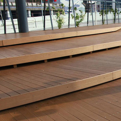 Ein guter Preis. Wasserdichtes WPC-Deck Board Extrudiertes Holz-Kunststoff-Verbundboden für den Außenbereich Online